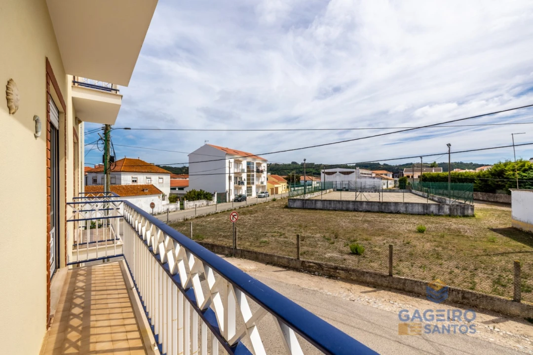 Apartamento T1 para Arrendamento em Alfeizerão Foto 11