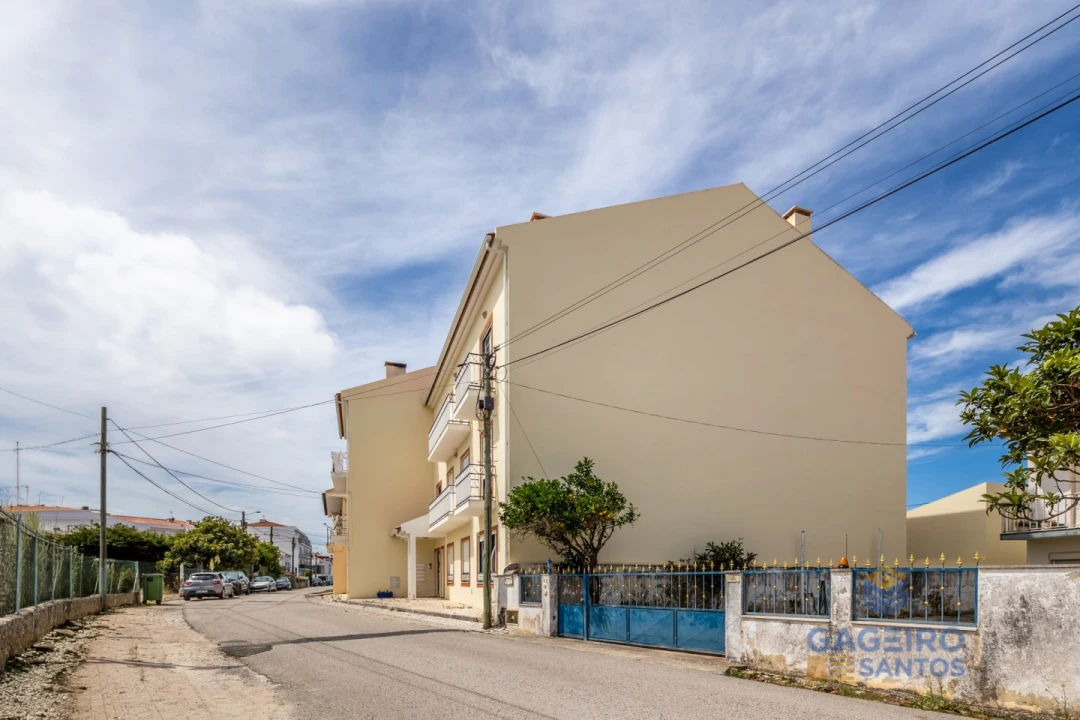 Apartamento T1 para Arrendamento em Alfeizerão Foto 14