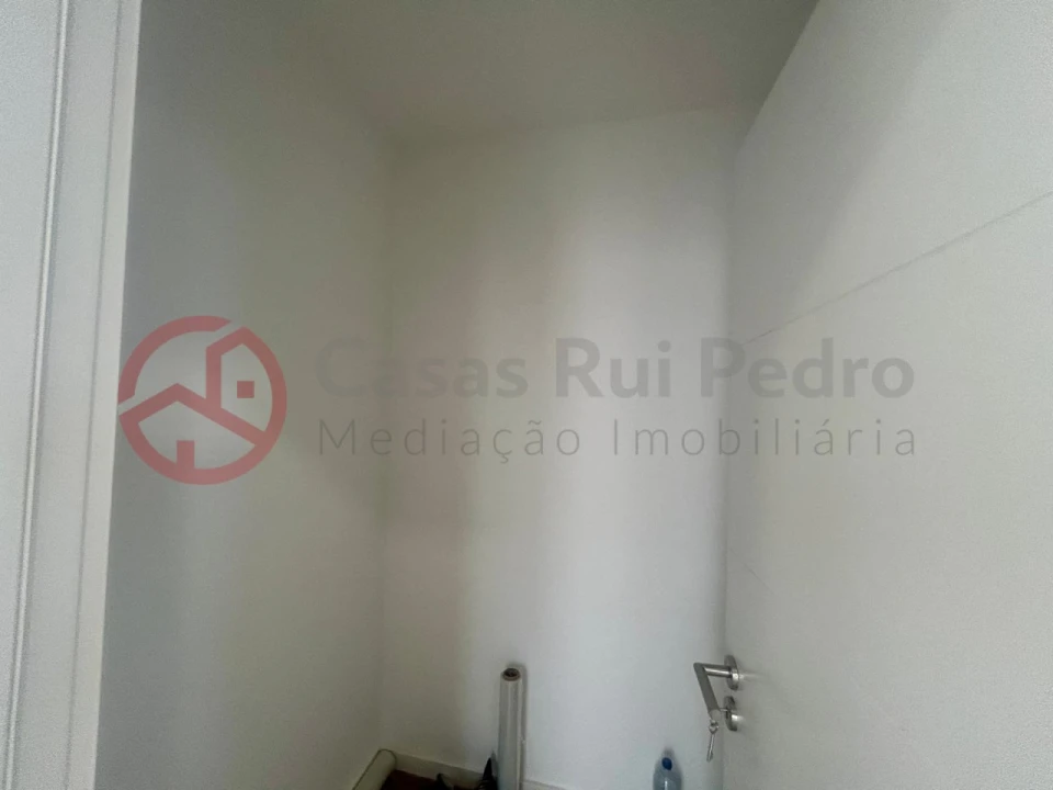 Apartamento T3 para Venda em Almada, Cova da Piedade, Pragal e Cacilhas Foto 4