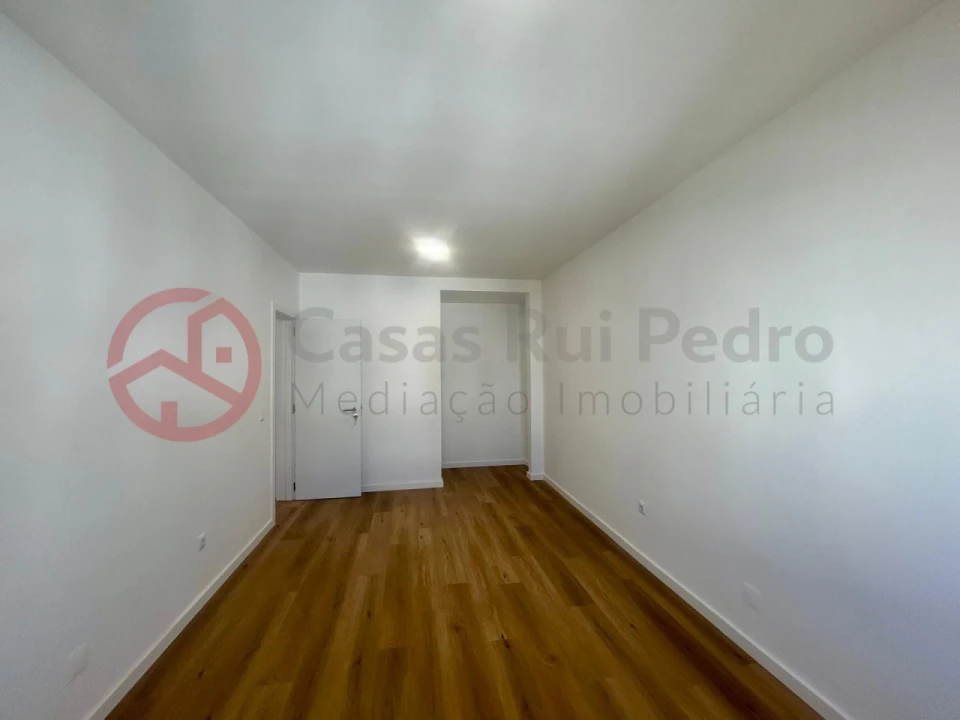 Apartamento T3 para Venda em Almada, Cova da Piedade, Pragal e Cacilhas Foto 5