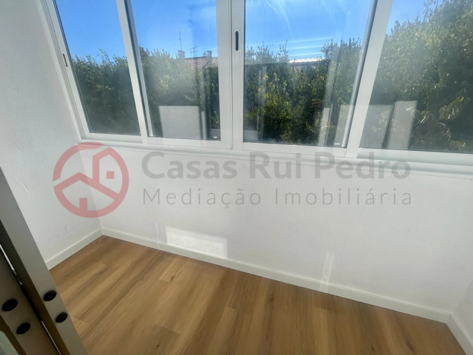 Apartamento T3 para Venda em Almada, Cova da Piedade, Pragal e Cacilhas Foto 8