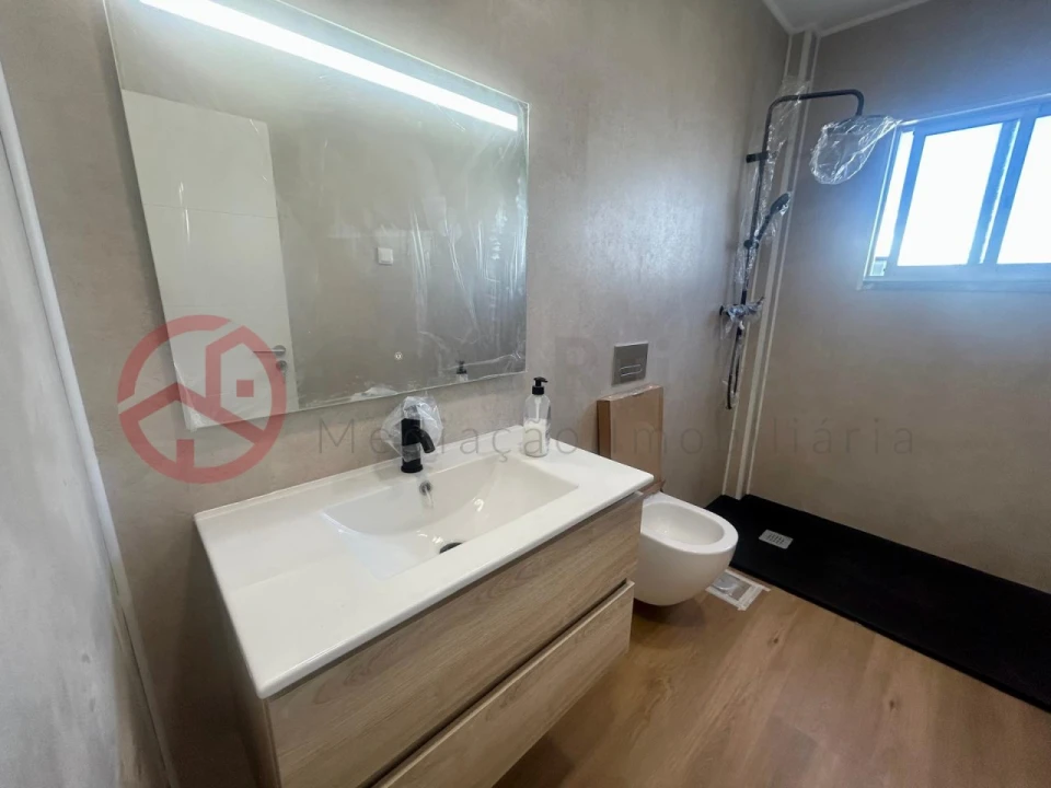 Apartamento T3 para Venda em Almada, Cova da Piedade, Pragal e Cacilhas Foto 9