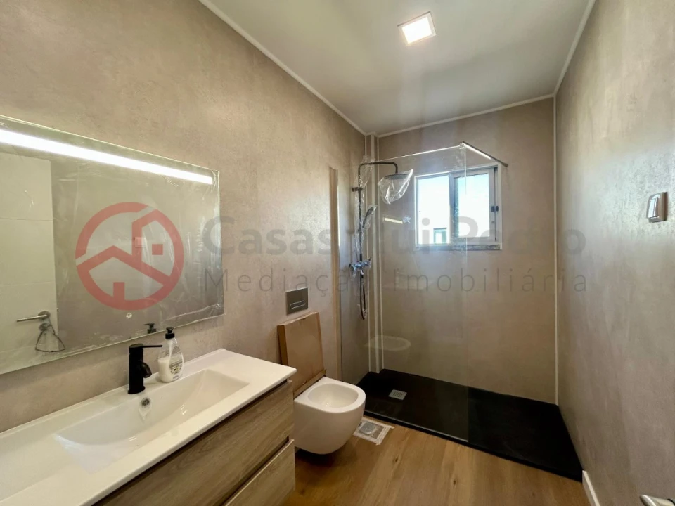 Apartamento T3 para Venda em Almada, Cova da Piedade, Pragal e Cacilhas Foto 12