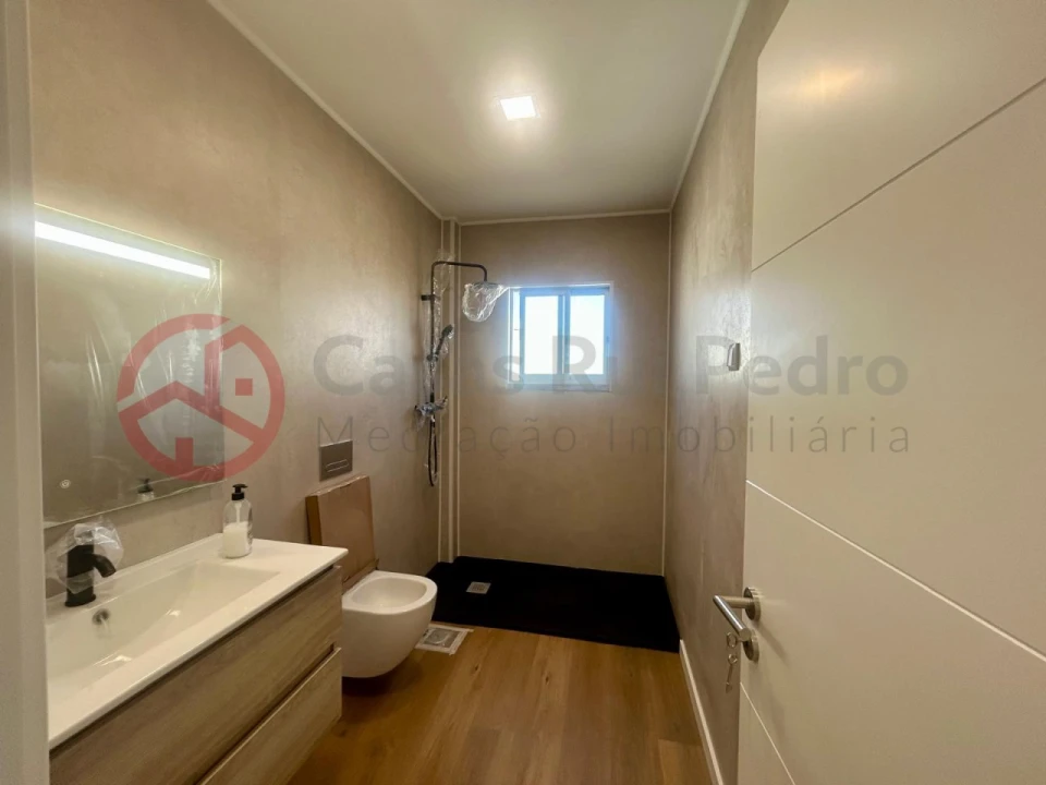 Apartamento T3 para Venda em Almada, Cova da Piedade, Pragal e Cacilhas Foto 13