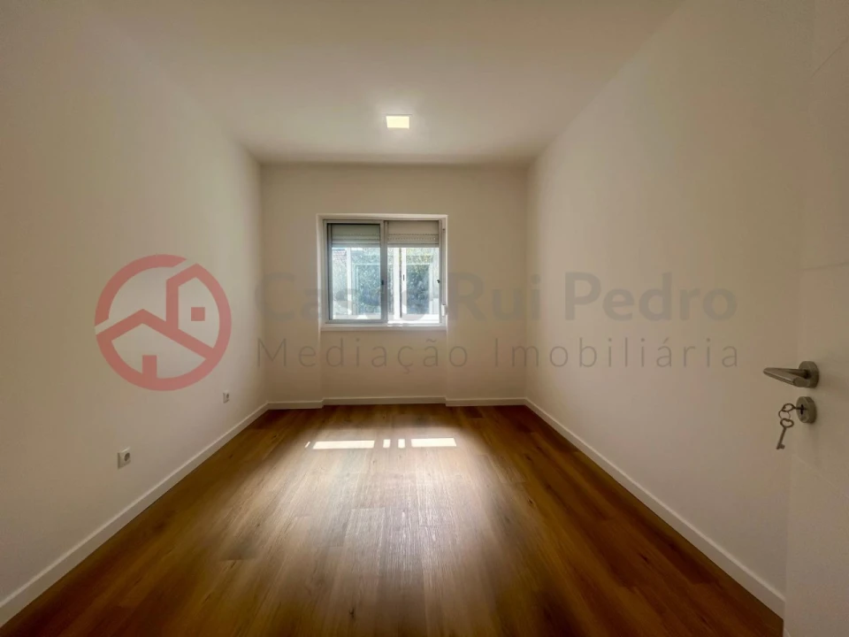 Apartamento T3 para Venda em Almada, Cova da Piedade, Pragal e Cacilhas Foto 17