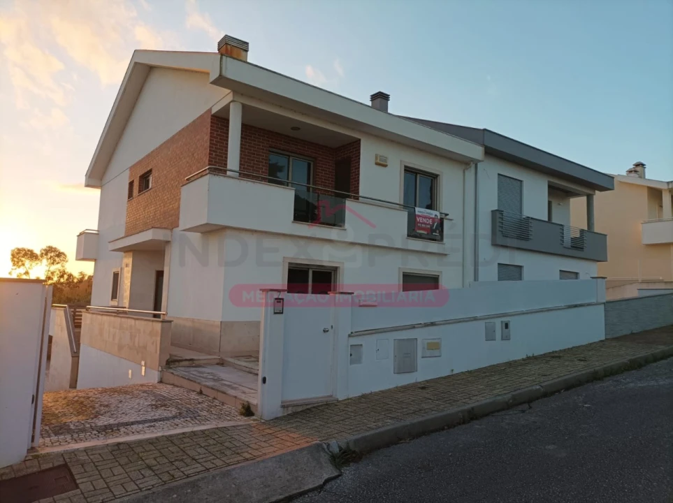 Moradia T5 para Venda em São Silvestre Foto 6
