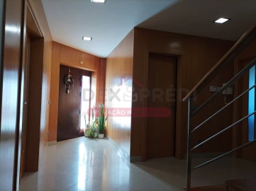 Moradia T5 para Venda em São Silvestre
