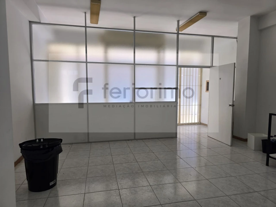 Loja para Arrendamento em Azurem Foto 5
