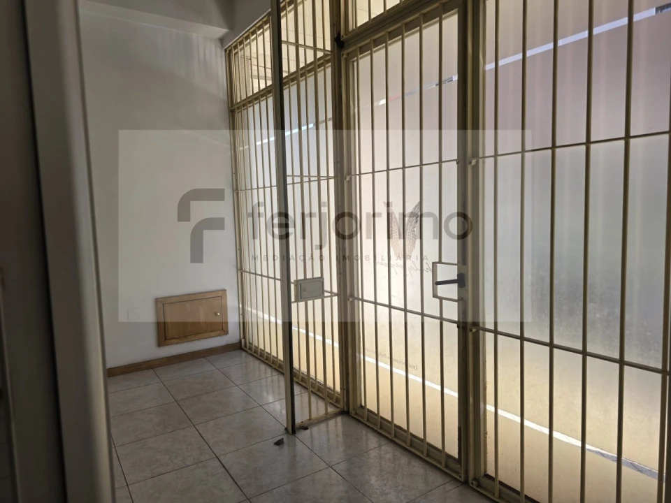 Loja para Arrendamento em Azurem Foto 12