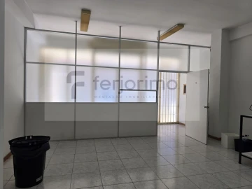 Loja para Arrendamento em Azurem