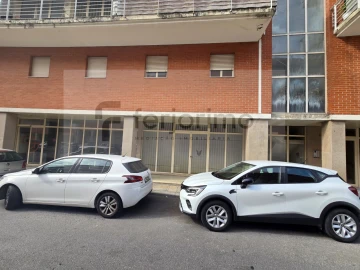 Loja para Arrendamento em Azurem