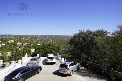 Moradia T5 para Venda em Santa Barbara de Nexe