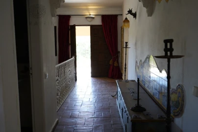 Moradia T5 para Venda em Santa Barbara de Nexe