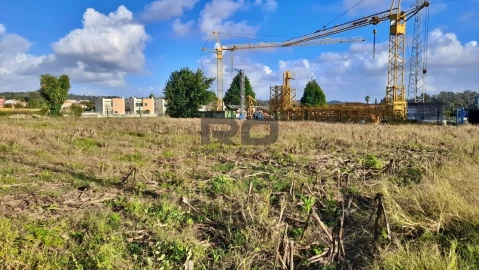 Terreno para Venda em Castêlo da Maia