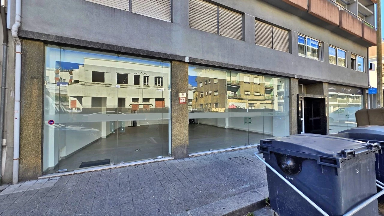 Loja para Arrendamento em Paranhos Foto 4