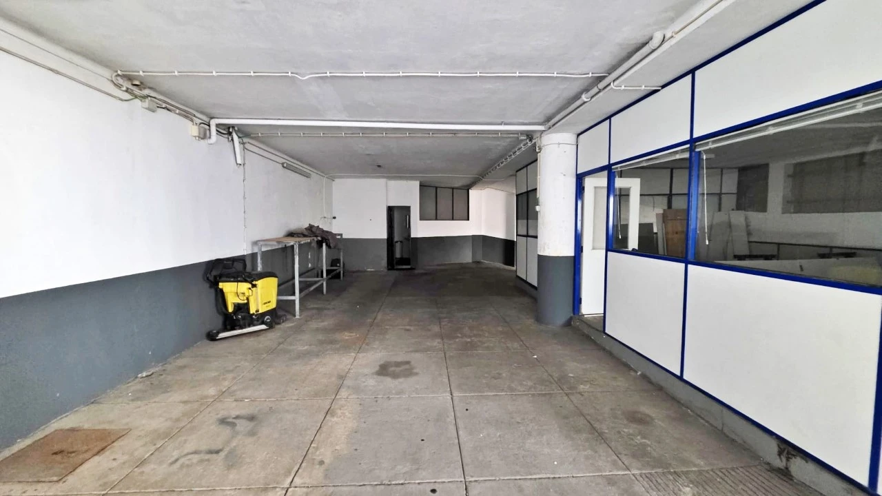 Loja para Arrendamento em Paranhos Foto 15