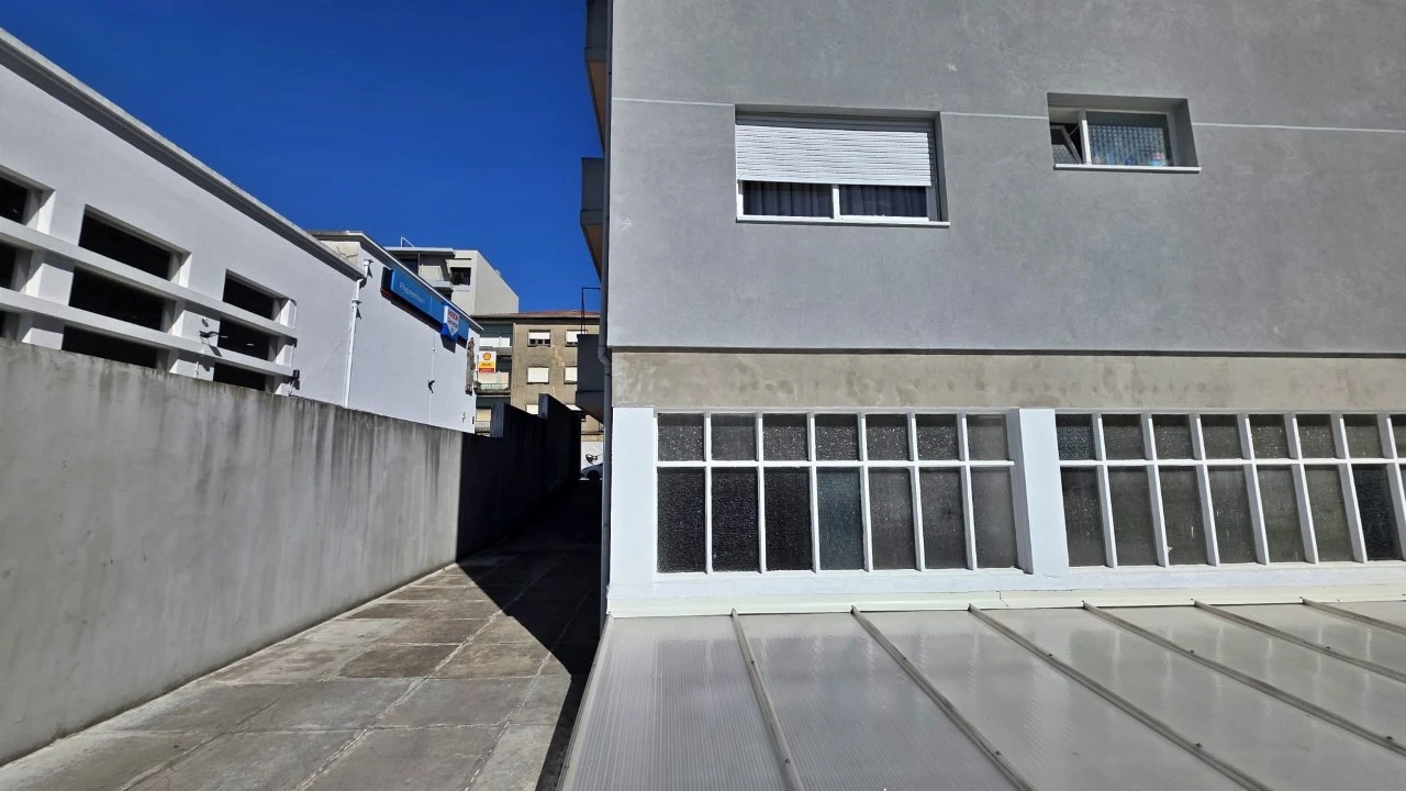 Loja para Arrendamento em Paranhos Foto 17