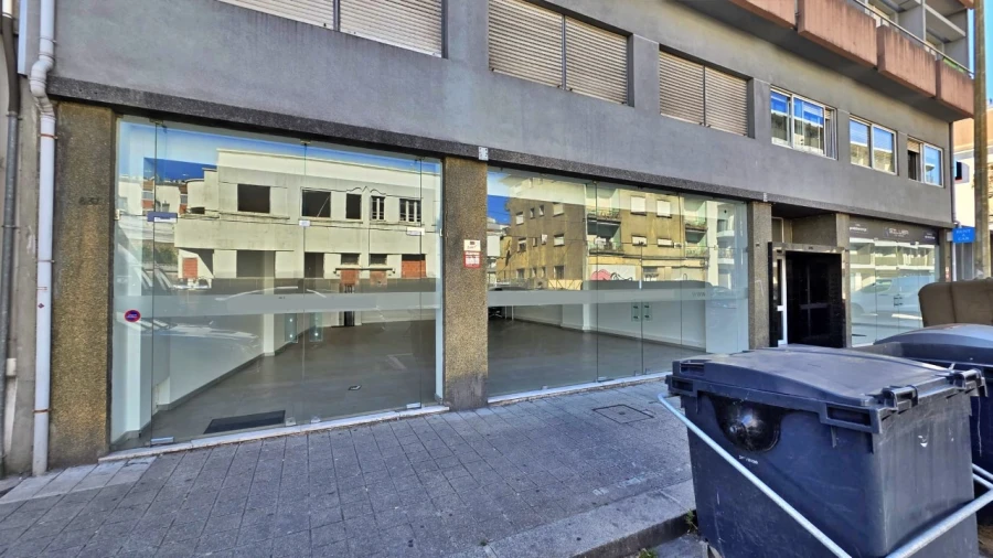 Loja para Arrendamento em Paranhos Foto 4