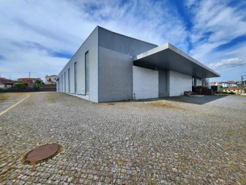 Armazém para Arrendamento em Figueiró (Santiago e Santa Cristina)