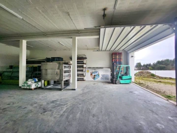 Armazém para Venda em Penamaior