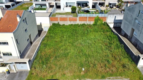 Terreno para Venda em Castêlo da Maia