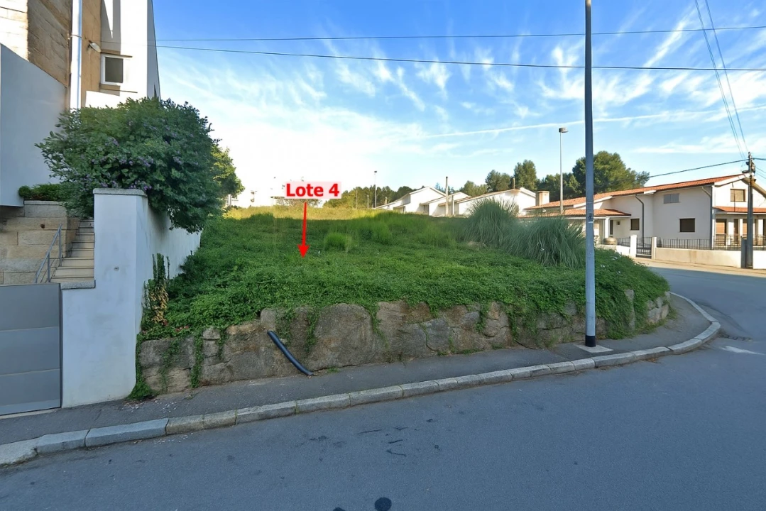 Terreno para Venda em Cidade da Maia Foto 1