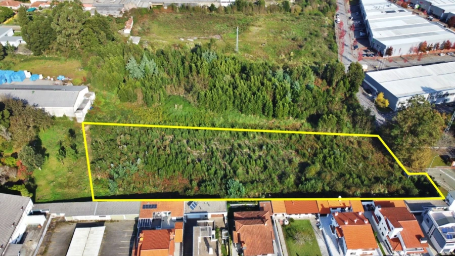 Terreno para Venda em Castêlo da Maia Foto 2