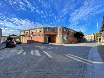 Prédio para Arrendamento em Vilar de Pinheiro