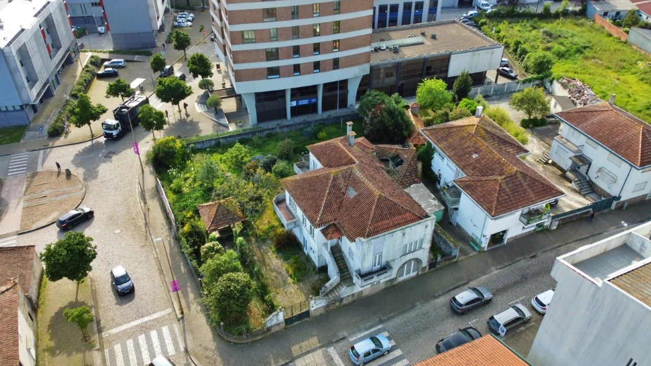 Terreno para Venda em Cidade da Maia Foto 1