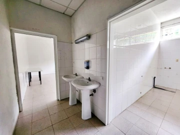 Armazém para Venda em Raiva, Pedorido e Paraíso
