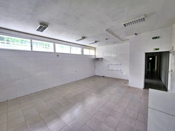 Armazém para Venda em Raiva, Pedorido e Paraíso