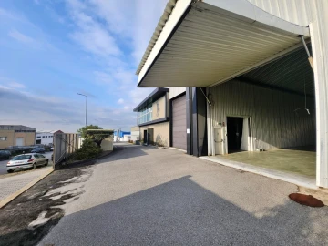 Armazém para Venda em Raiva, Pedorido e Paraíso
