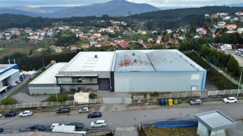 Armazém para Venda em Raiva, Pedorido e Paraíso
