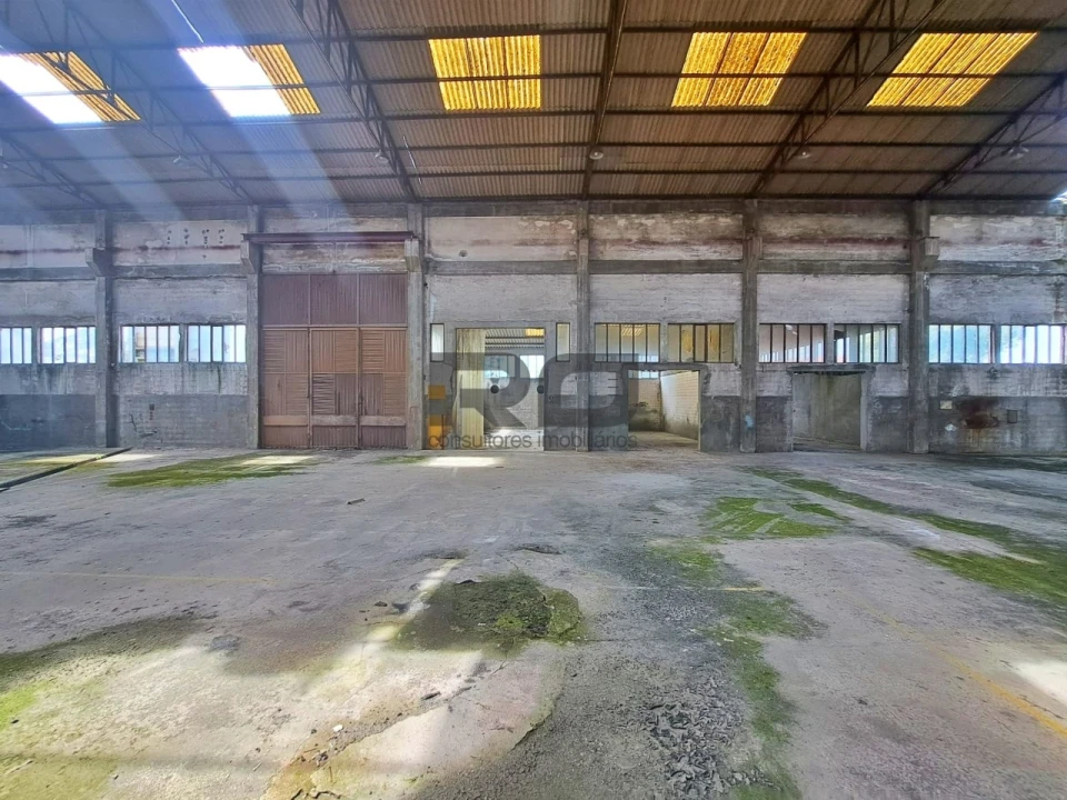 Armazém para Venda em Foz do Sousa e Covelo Foto 8