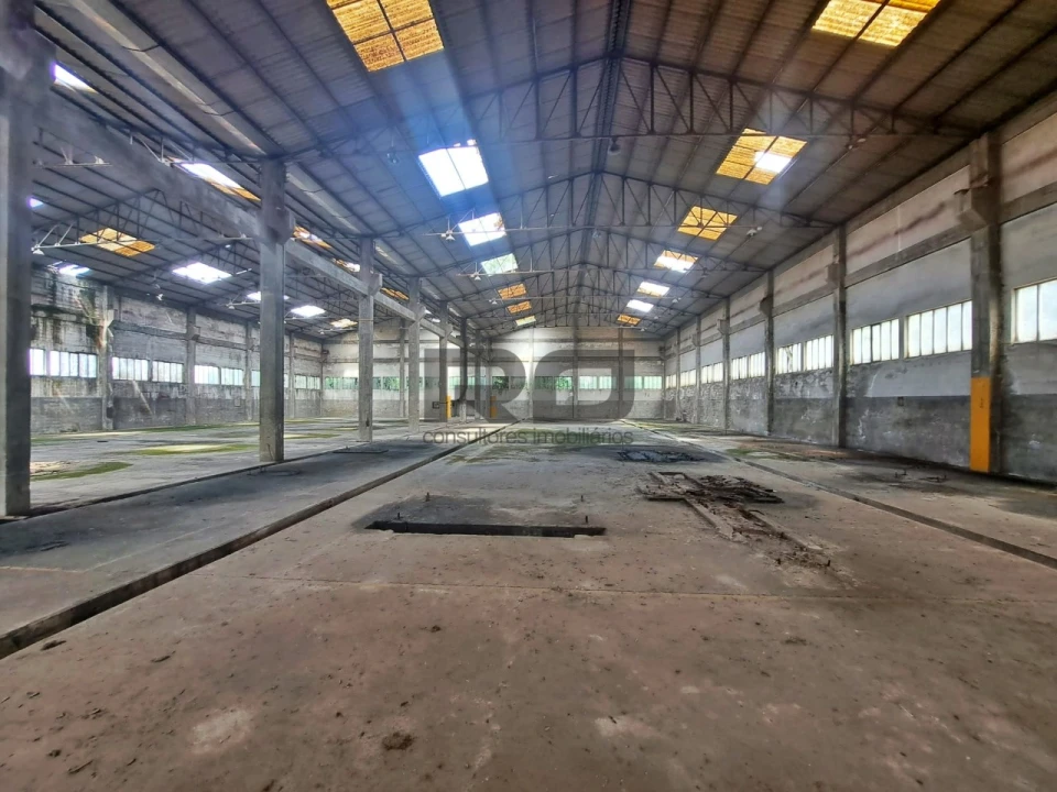 Armazém para Venda em Foz do Sousa e Covelo Foto 2