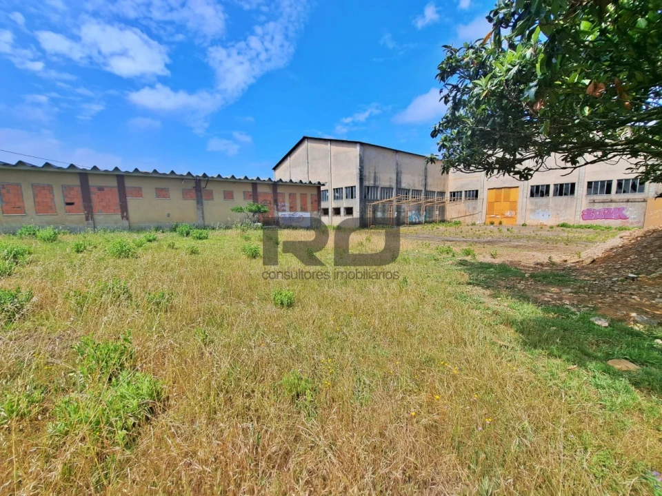 Armazém para Venda em Foz do Sousa e Covelo Foto 14