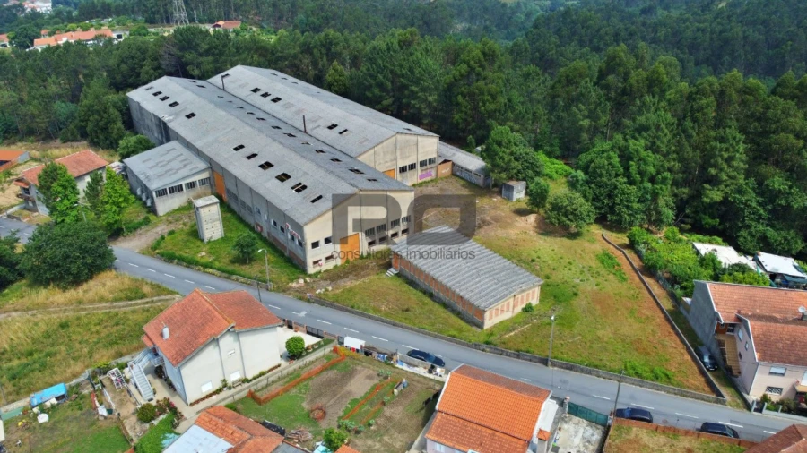 Armazém para Venda em Foz do Sousa e Covelo
