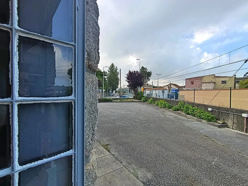 Loja para Arrendamento em Aveleda Foto 11