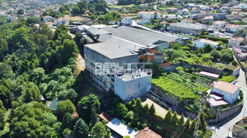 Armazém para Venda em Rebordões
