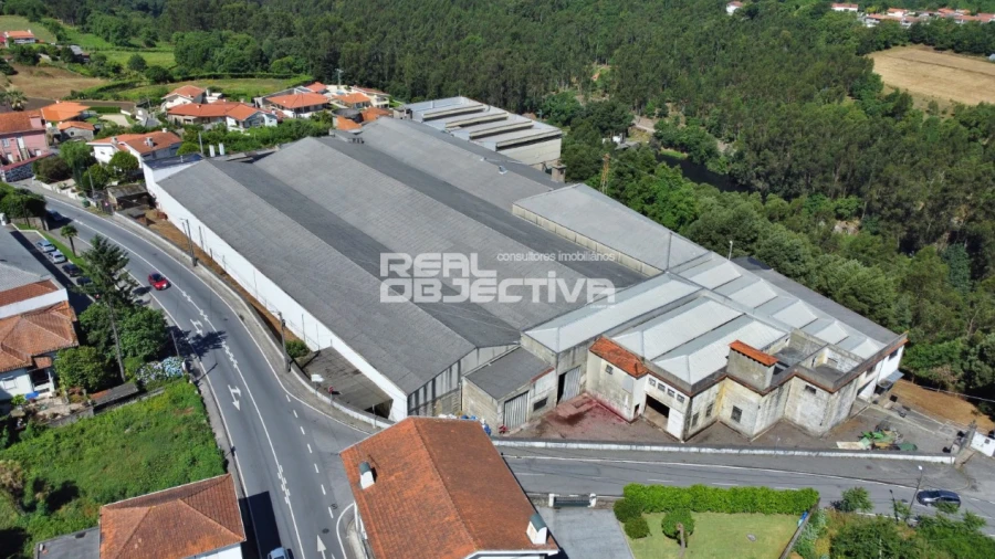Armazém para Venda em Rebordões