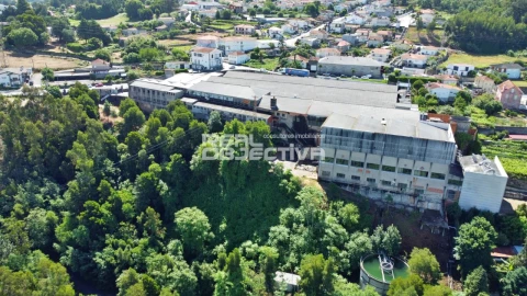 Armazém para Arrendamento em Rebordões