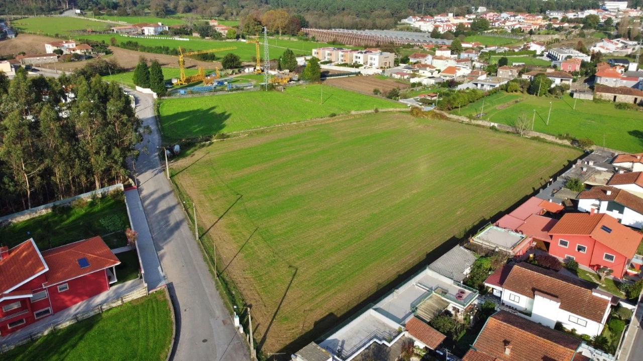 Terreno para Venda em Castêlo da Maia Foto 1