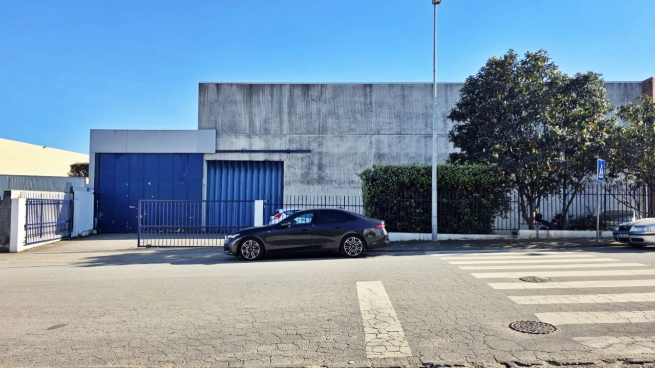 Armazém para Arrendamento em Castêlo da Maia Foto 2