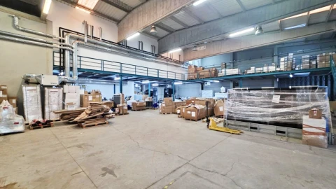 Armazém para Arrendamento em Castêlo da Maia