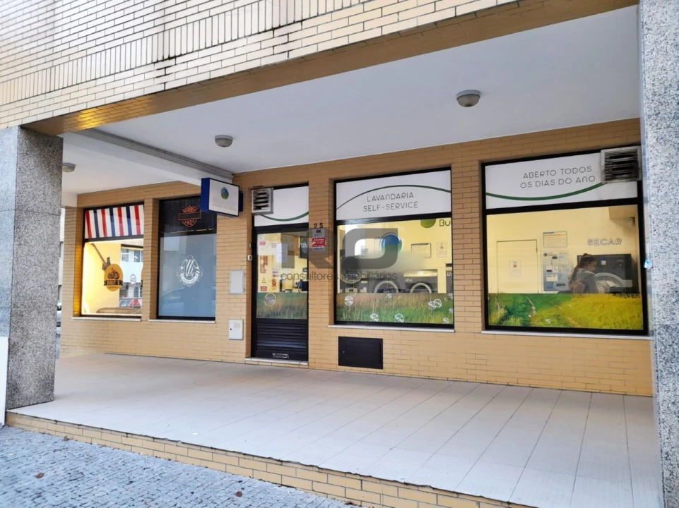 Loja para Venda em Custóias, Leça do Balio e Guifões Foto 3