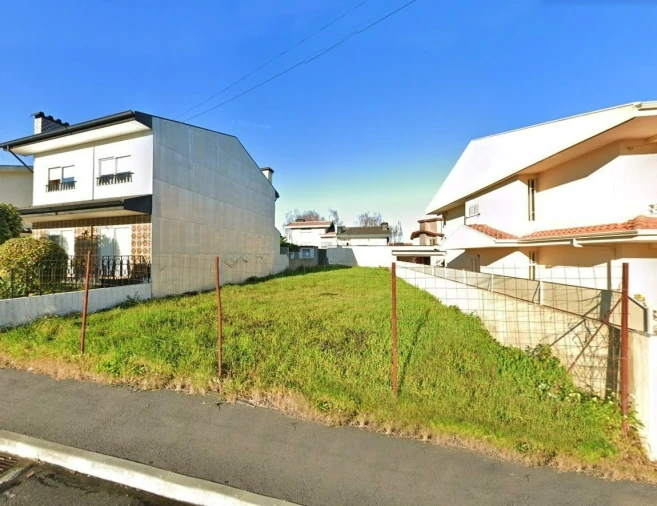 Terreno para Venda em Cidade da Maia Foto 2