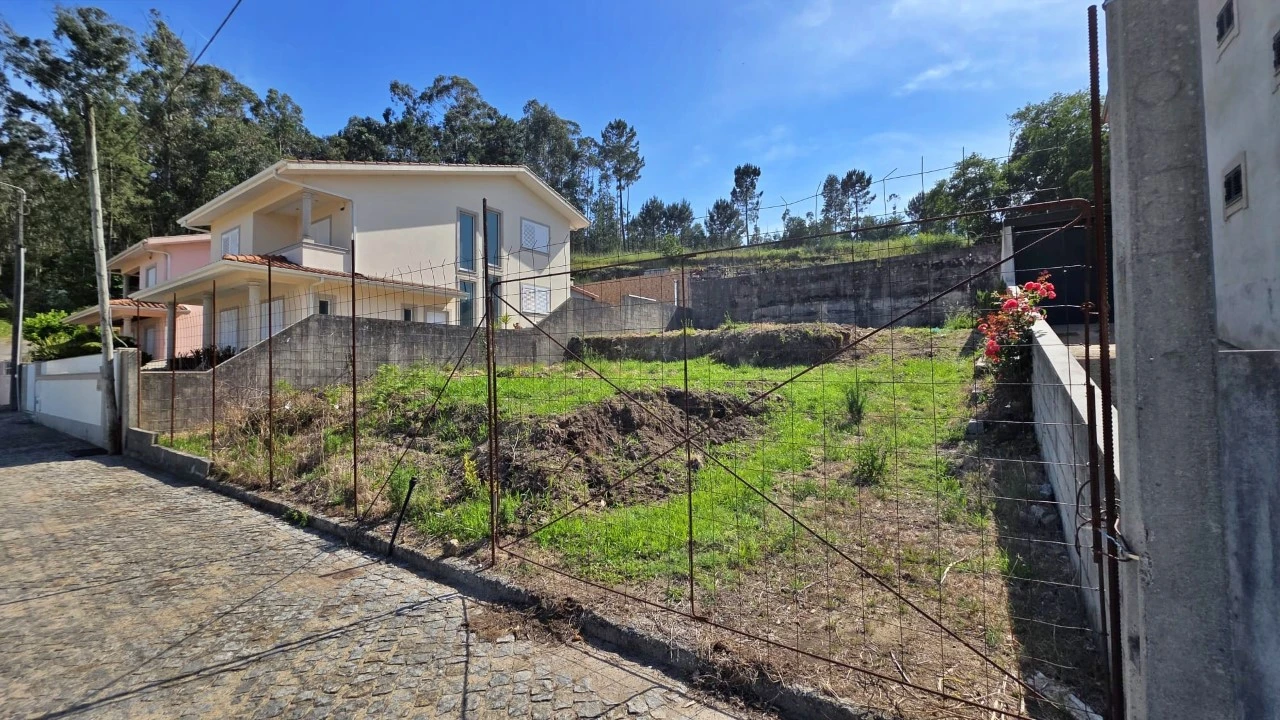 Terreno para Venda em Fornelo e Vairão Foto 1