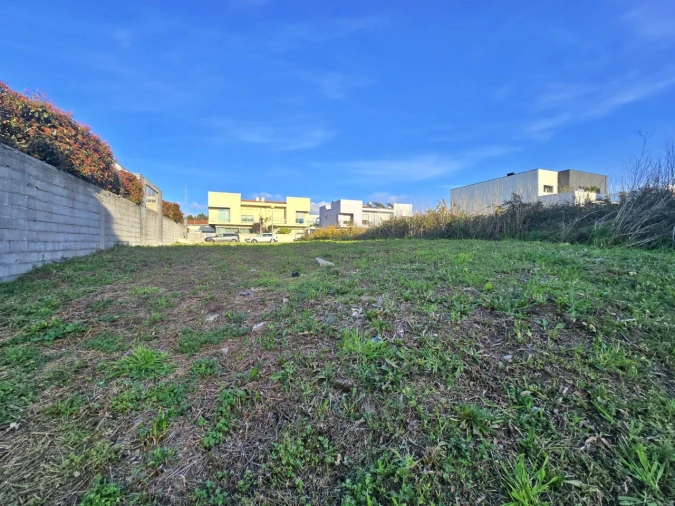 Terreno para Venda em Castêlo da Maia Foto 2
