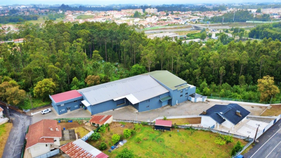 Armazém para Venda em São João de Ver