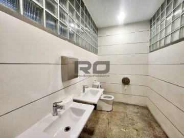 Armazém para Arrendamento em Escapães